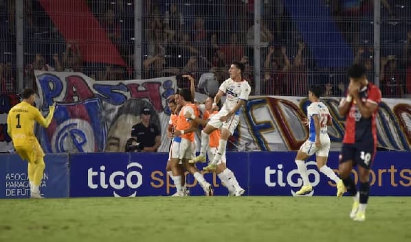 La Academia silencia La Nueva Olla con un sólido 2-0