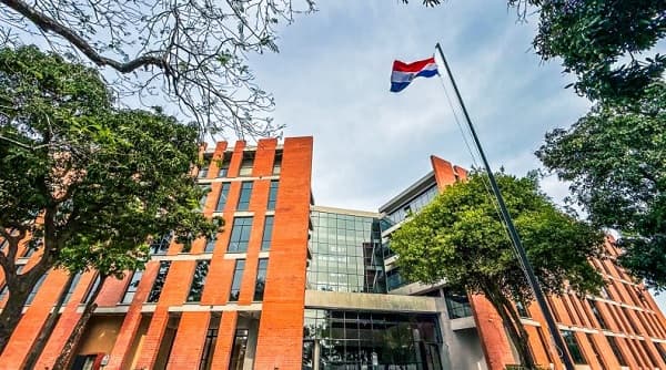 En casa de herrero: susto por incendio en sede del Mades