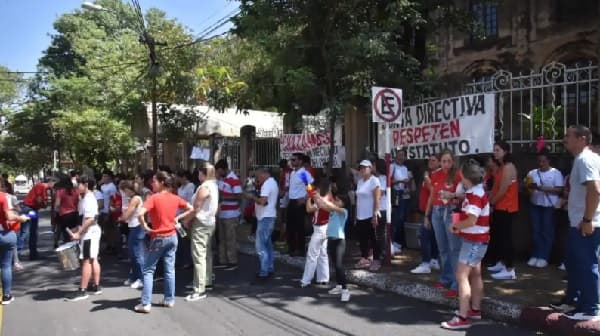 Padres protestan contra designación de director en el Inter