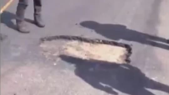 Bache en pista retrasa vuelo a Madrid