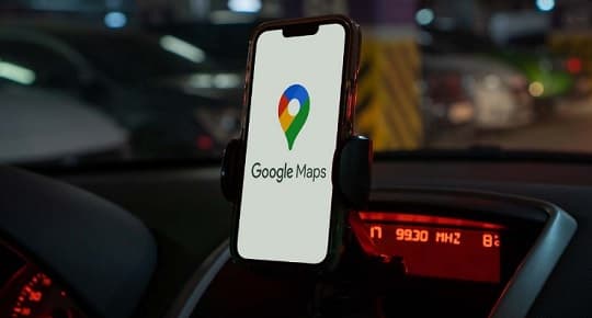 Malas prácticas al volante alteran datos de Waze y Google Maps
