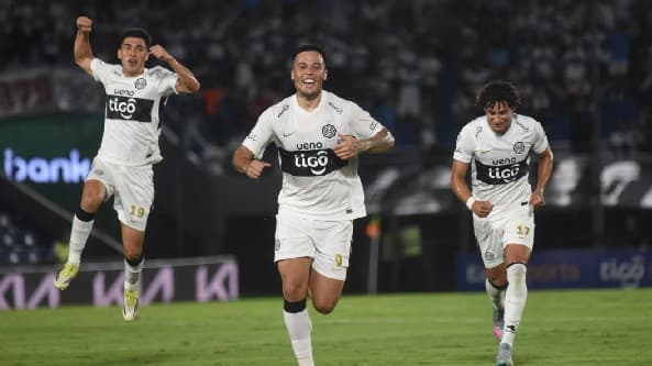 Olimpia golea y se afianza en la cima del Apertura