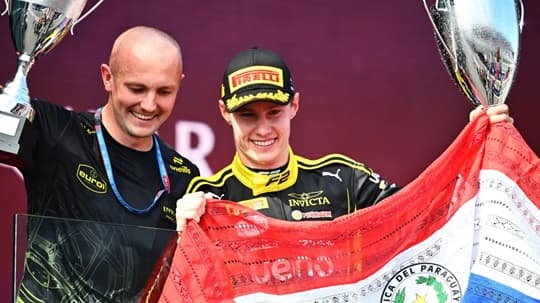 Joshua Duerksen gana el Sprint de F2 en Australia
