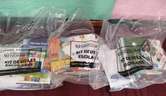 Padres reclaman kits escolares faltantes en escuela de Limpio