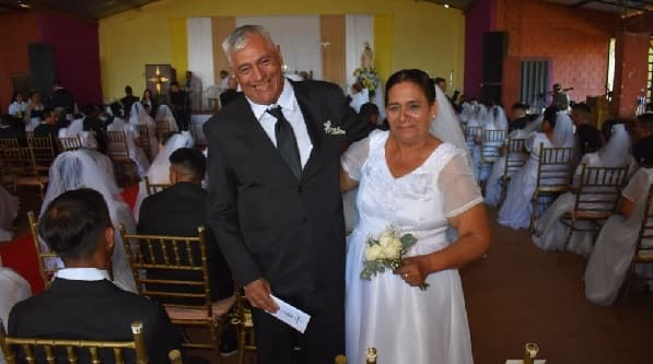 115 parejas se casan en histórica boda comunitaria