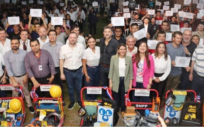 SNPP certifica técnicos y entrega herramientas en el este