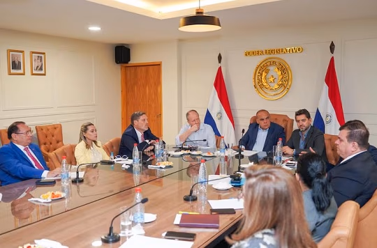 Caja Fiscal: Docentes ven avances, pero no hablan de acuerdo