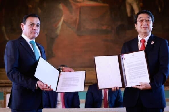 Paraguay y Japón sellan inversión satelital