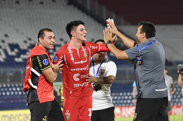 Recoleta FC avanza a fase de grupos en la Sudamericana tras épica tanda