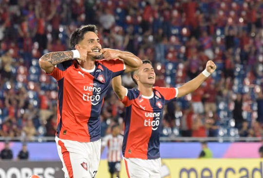 Cerro Porteño vence a Junior y gana confianza antes del superclásico