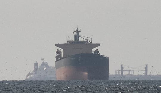 Irán endurece control del estrecho de Ormuz y limita tránsito marítimo