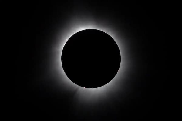 Artemis II inicia regreso a la Tierra y observa eclipse solar