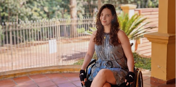 Una campaña solidaria busca aliviar el dolor de Lari Areco