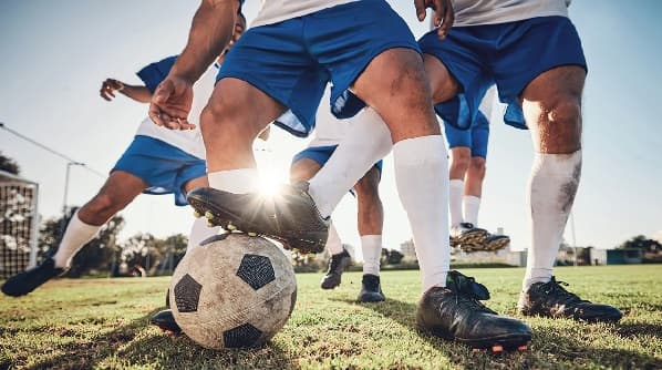 Futbolista argentino presenta a su novio y marca un hito